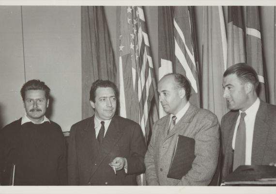 Freddy Buache, Henri Langlois, Vladimir Pogacic (cinéaste) et Jan de Vaal (directeur du Netherlands Filmmuseum) au Congrès de la FIAF à Varsovie en 1955