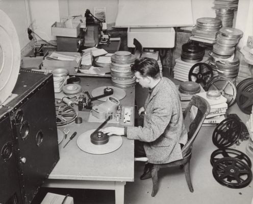 Marcel Jordan aux dépôts de la Cinémathèque suisse à Mon-Repos en 1961