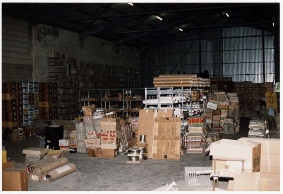 Déménagement des archives de la Cinémathèque suisse à Penthaz en 1989