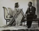 Gloria Swanson et René Hubert lors du tournage du film "M...