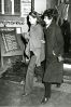 Doris Brynner et Audrey Hepburn à Tolochenaz en 1979. Pho...