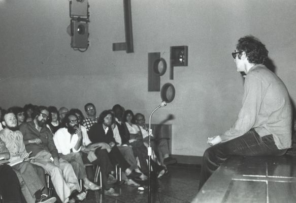 Présentation de Jean-Luc Godard, symposium de la FIAF, mai 1979. Photo par André Chevailler