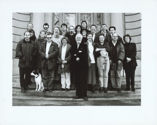 L'équipe de la Cinémathèque suisse devant le Casino de Montbenon, années 1990