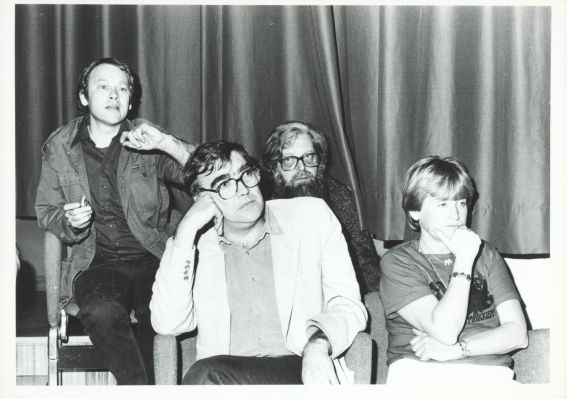 Jacqueline Veuve (à droite) lors du grand débat sur le cinéma suisse, salle Paderewski, Lausanne, 1984. Photo : Philippe Maeder