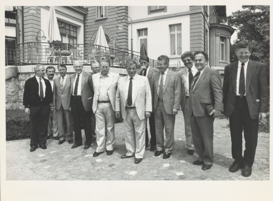 Le gouvernement suisse, in corpore autour de M. Jean-Pascal Delamuraz, Président de la Confédération, visite la Cinémathèque suisse, le 29 juin 1989. Photo : Agence A.I.R., Hélène Tobler
