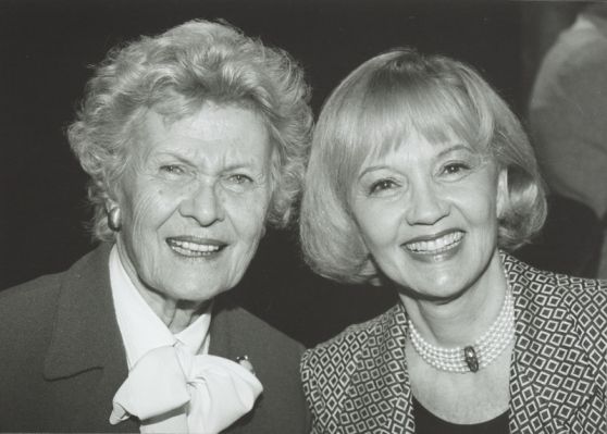 Deux grandes actrices suisses, Liselotte Pulver et Anne-Marie Blanc, présentes à la fête pour le 50ème anniversaire de la Cinémathèque suisse, Casino de Montbenon, 1998