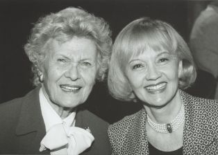 Deux grandes actrices suisses, Liselotte Pulver et Anne-Marie Blanc, présentes à la fête pour le 50ème anniversaire de la Cinémathèque suisse, Casino de Montbenon, 1998