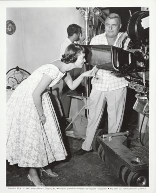 Liselotte Pulver lors du tournage du film "Le Temps d'aimer et le temps de mourir" ("A Time to Love and a Time to Die", 1958)