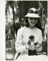 Audrey Hepburn lors du tournage du film "Vertes demeures"...