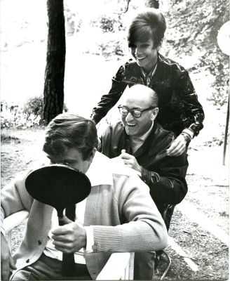 Albert Finney, Stanley Donen et Audrey Hepburn lors du tournage du film 